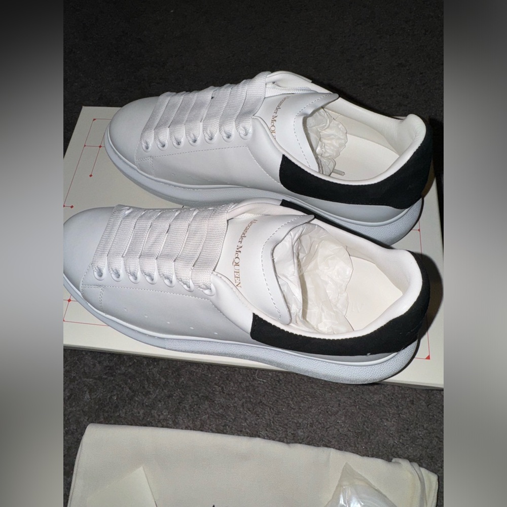 Alexander McQueen Oversized Sneakers Womens White/Black 39/9 - Picture 3 of 11